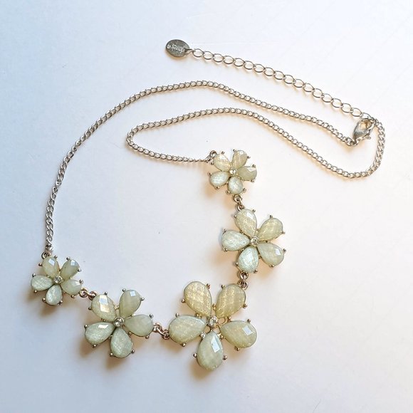 Iridescent Linked Flowers Spring Necklace - Picture 3 of 3